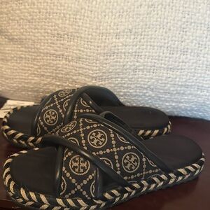 Navy Tory Burch Slides !